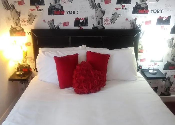 Benson Hotel - Small Families & Couples Only