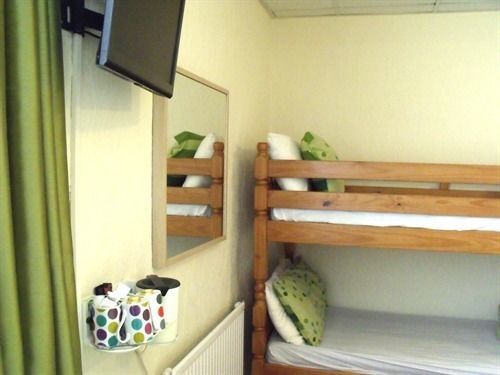 Benson - Small Families & Couples Only Блэкпул