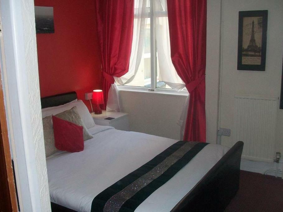 Bed and breakfast Benson - Small Families & Couples Only Blackpool